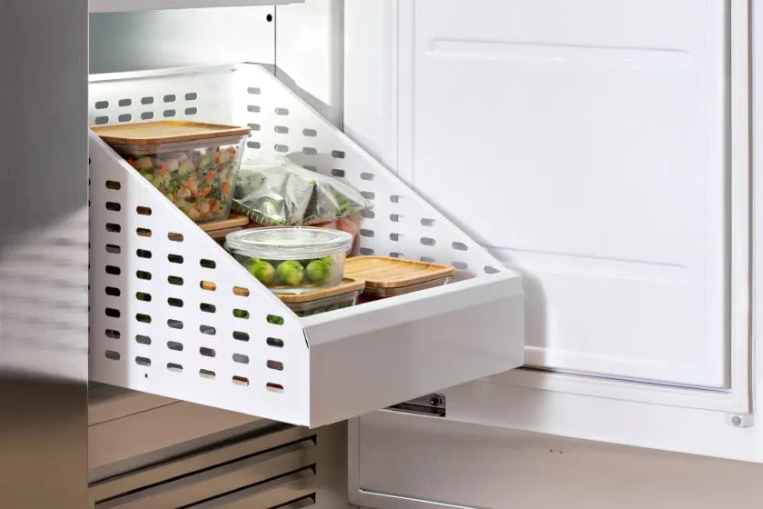 Bertazzoni 24 inch Right Door Built-in Freezer With Automatic Ice Maker REF24FCIPIXR/23