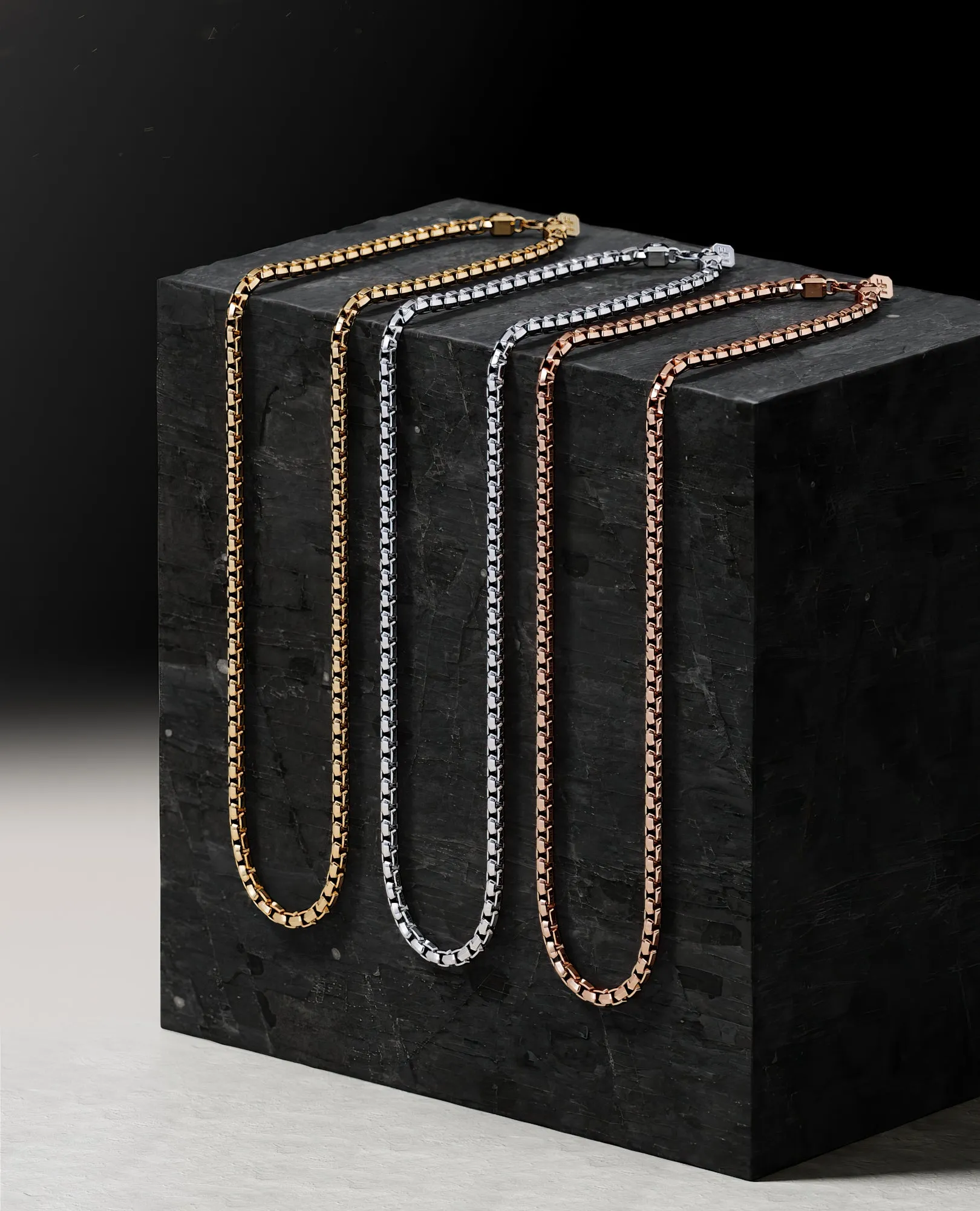 EDGE BOX Chain Necklace in Gold