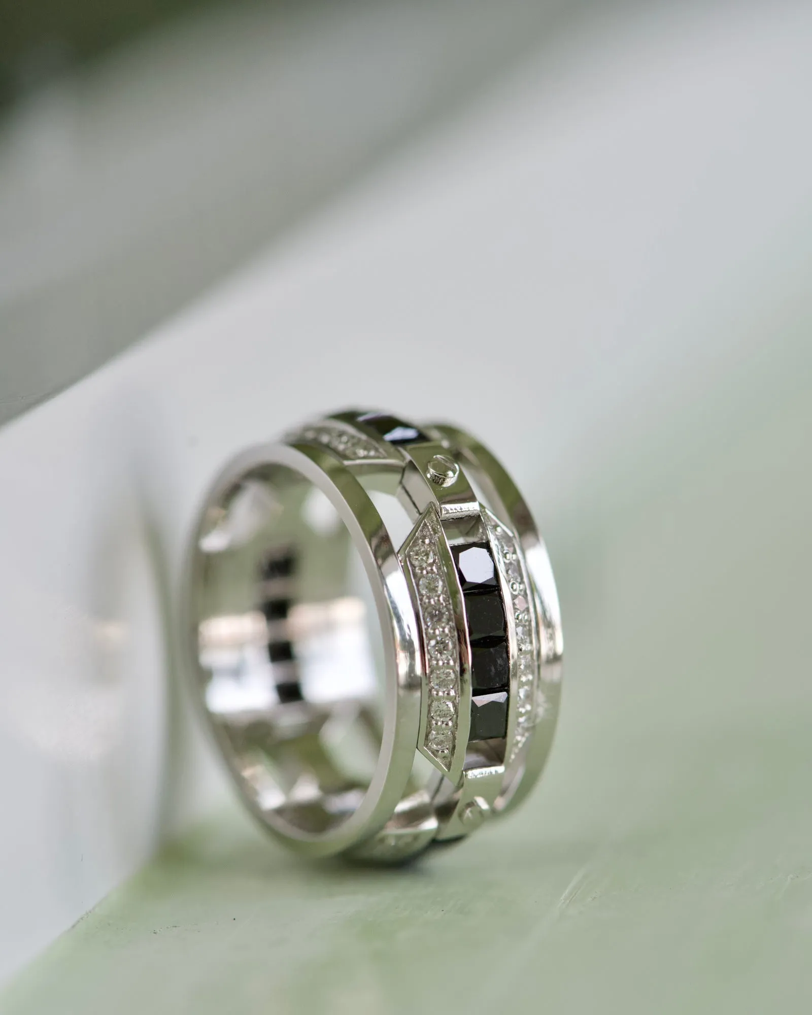 EMINENCE Gold Ring with 2.25ct Black & White Diamonds - Wide Version