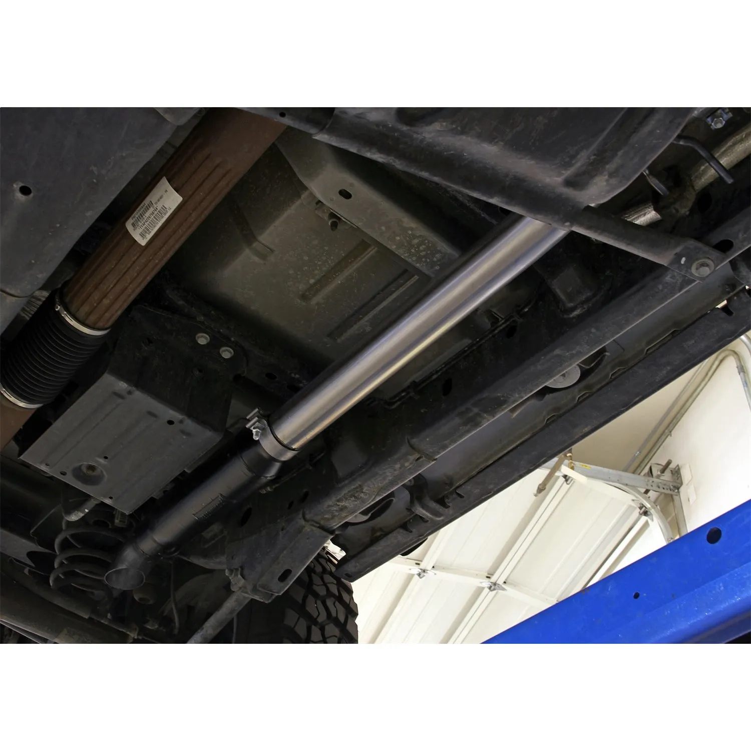 Flowmaster Outlaw Cat-Back Exhaust System - 3 in Diameter - 3 in Black Tip - Jeep Wrangler 2007-18
