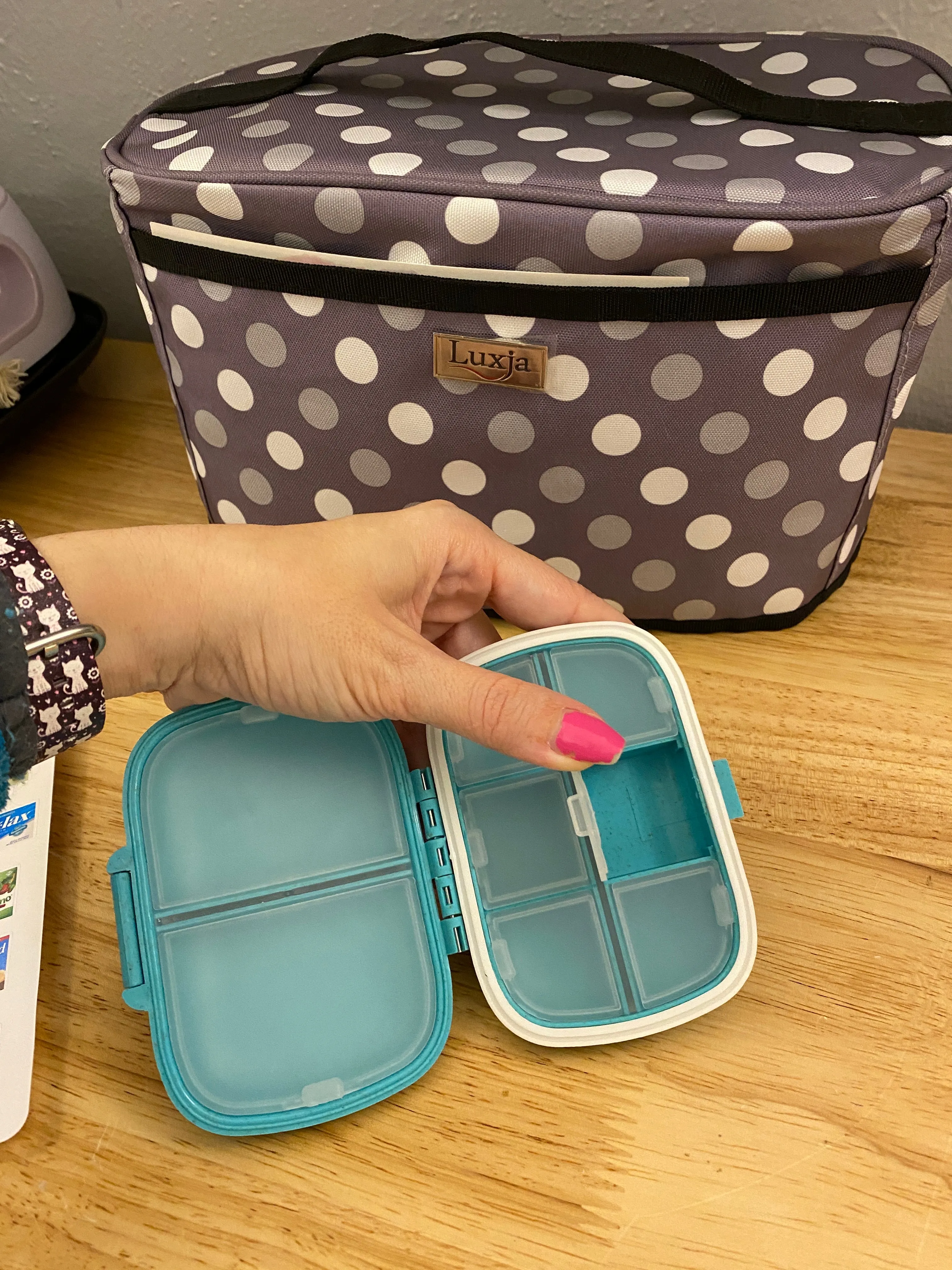 Medium Pill Box with Labels Kit, Pill container with sticker labels to apply, pill case with stickers, Kit for Pills, waterproof pill box