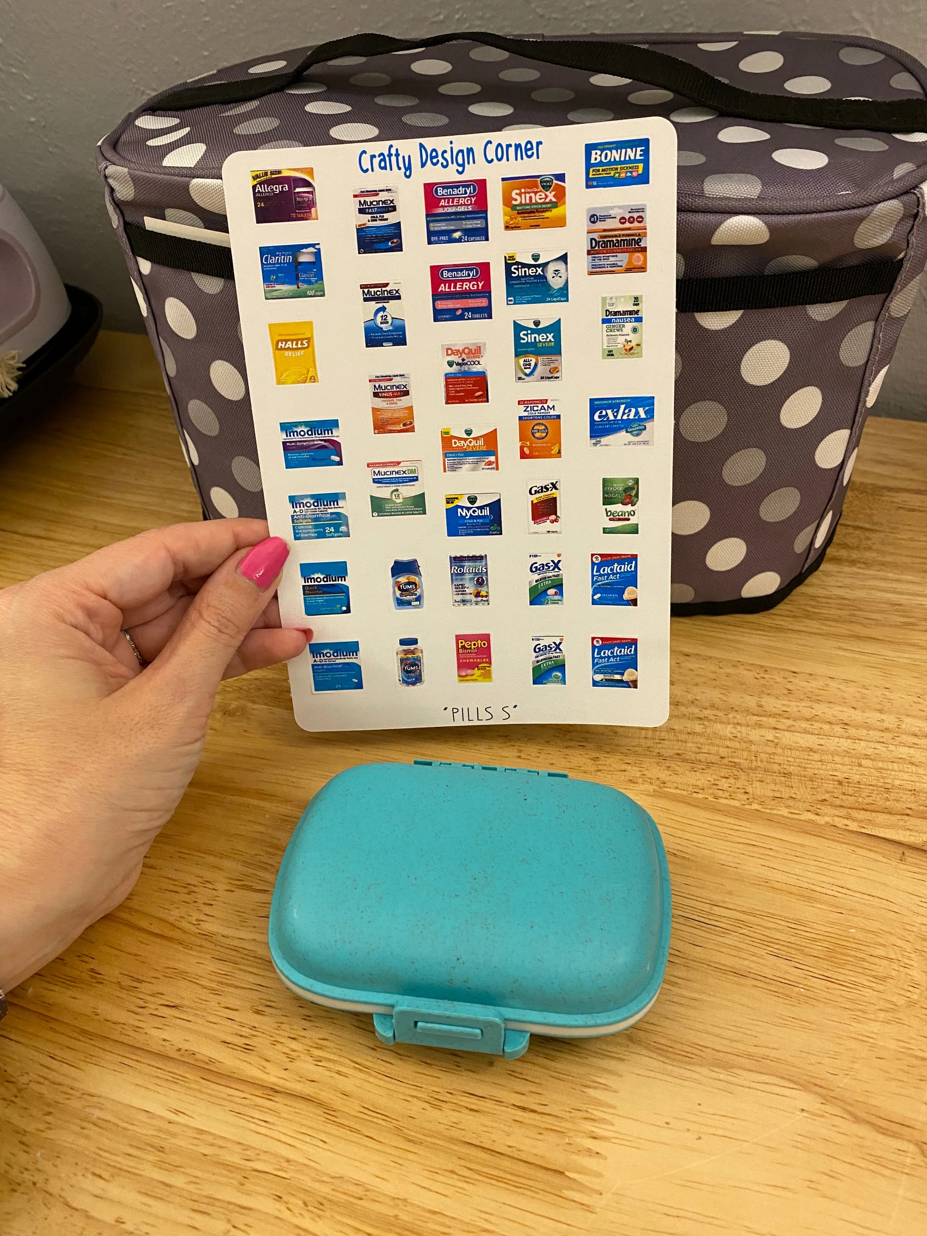 Medium Pill Box with Labels Kit, Pill container with sticker labels to apply, pill case with stickers, Kit for Pills, waterproof pill box
