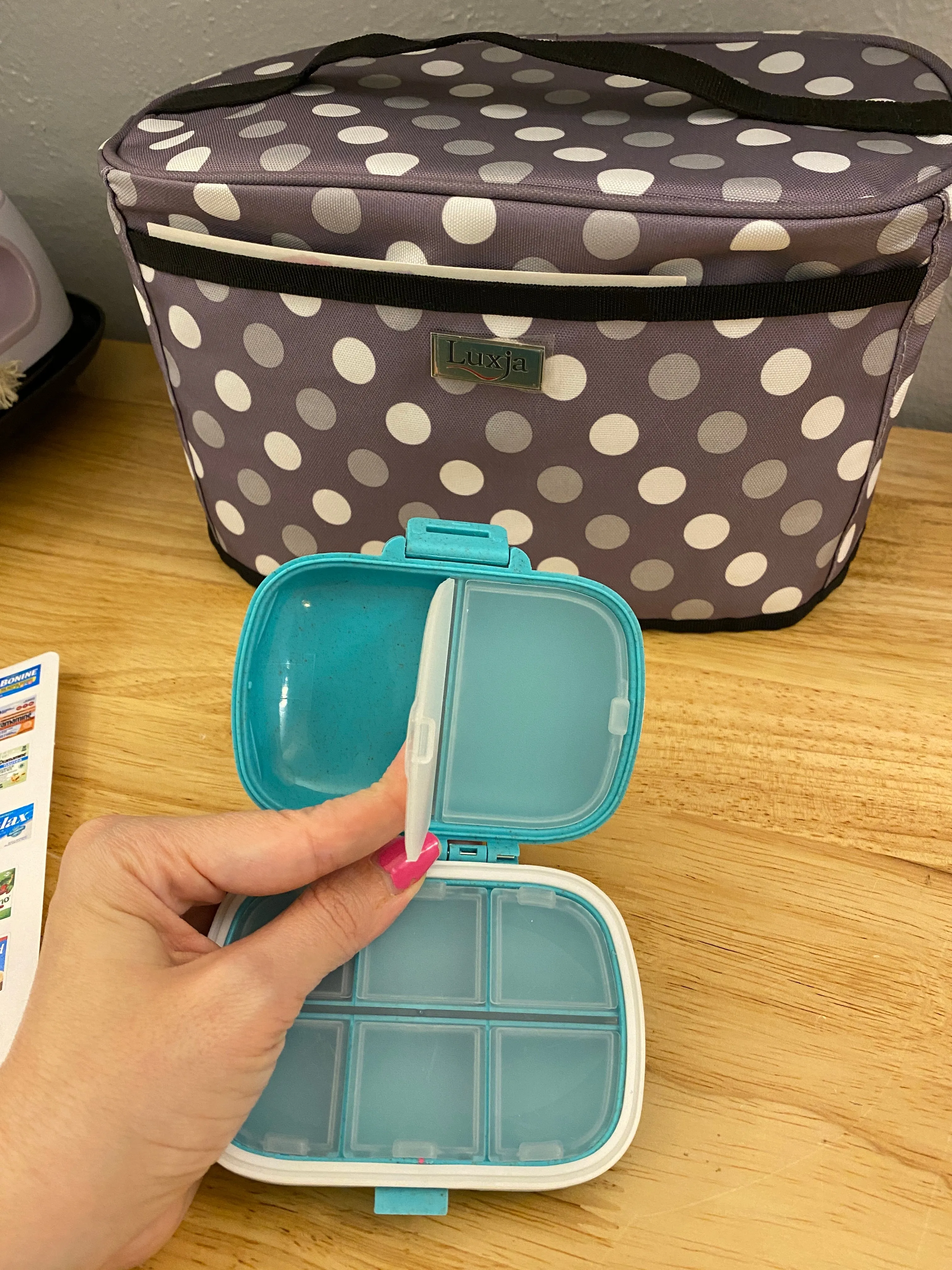 Medium Pill Box with Labels Kit, Pill container with sticker labels to apply, pill case with stickers, Kit for Pills, waterproof pill box