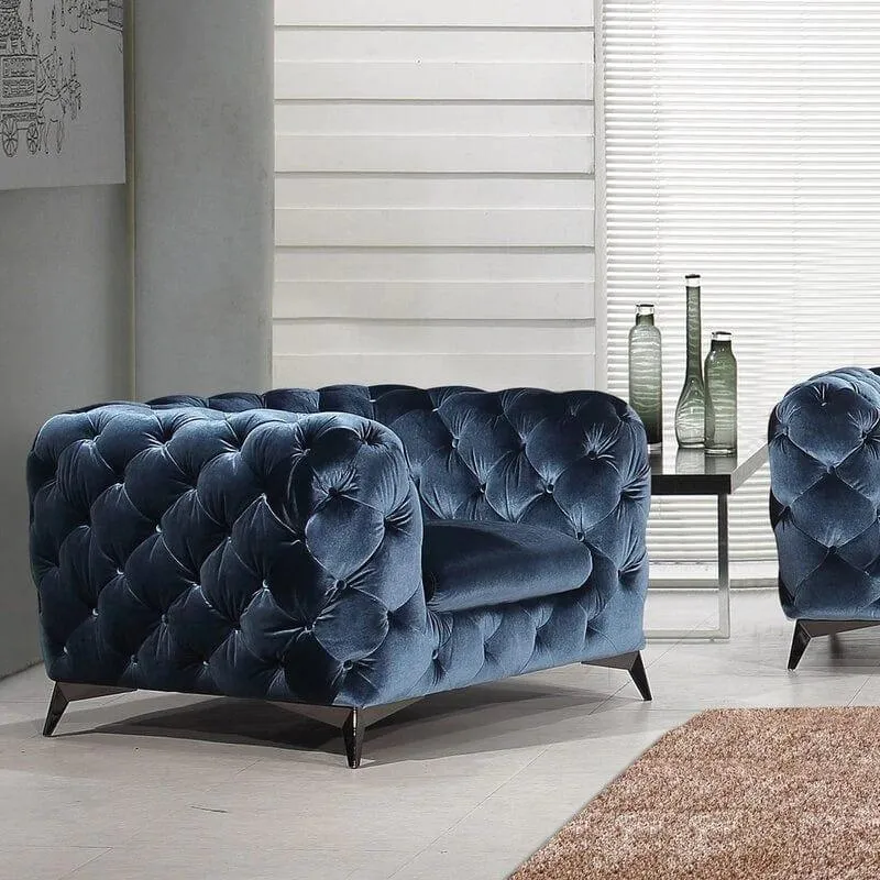 WIDE TUFTED ARMCHAIR